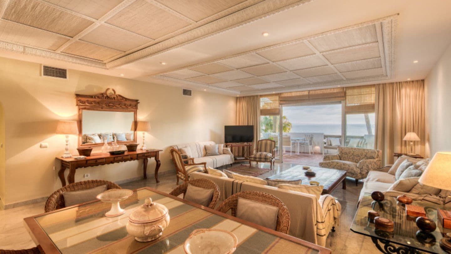 4-bedroom apartment in Marina Puente Romano