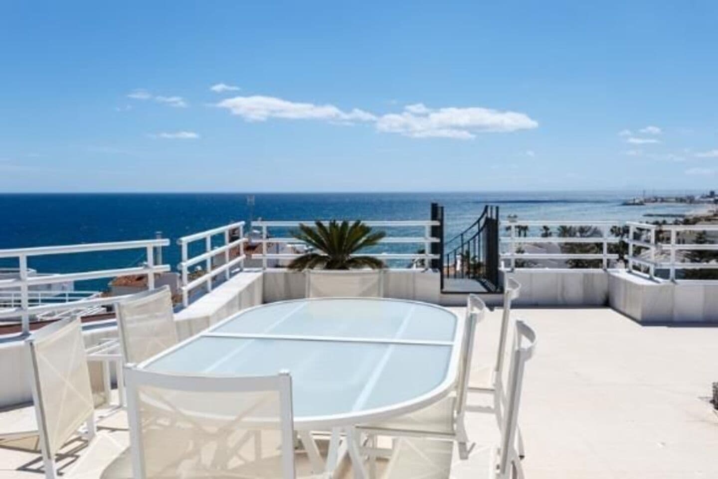 3-bedroom penthouse in Esmeralda Playa