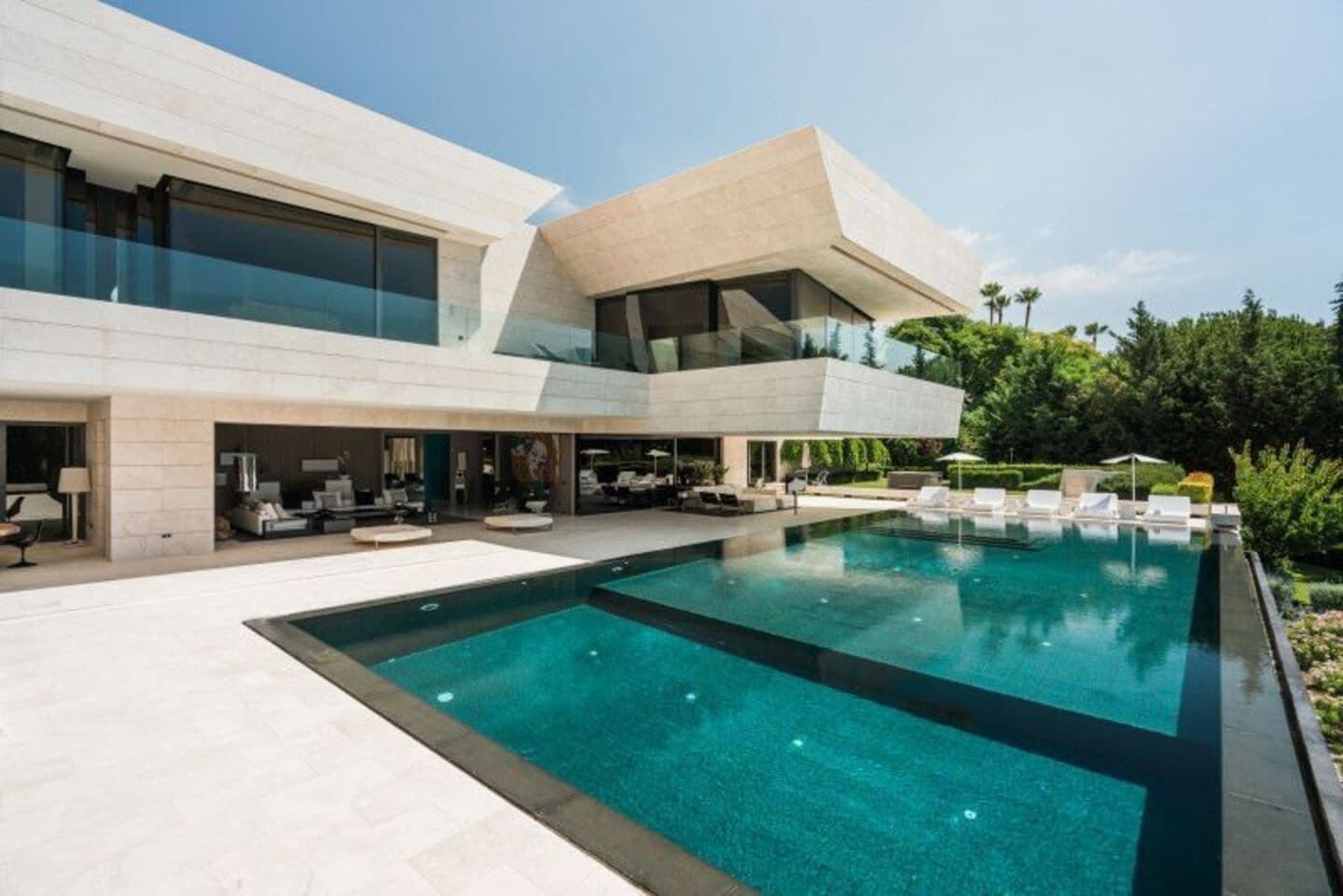 8-bedroom villa in Golden Mile