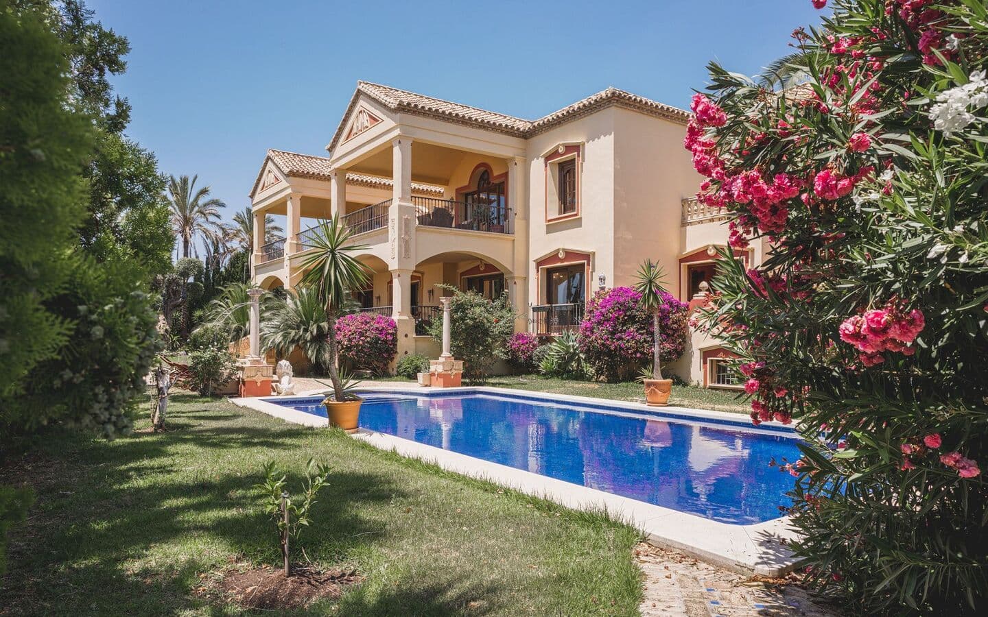 6-bedroom villa in Sierra Blanca