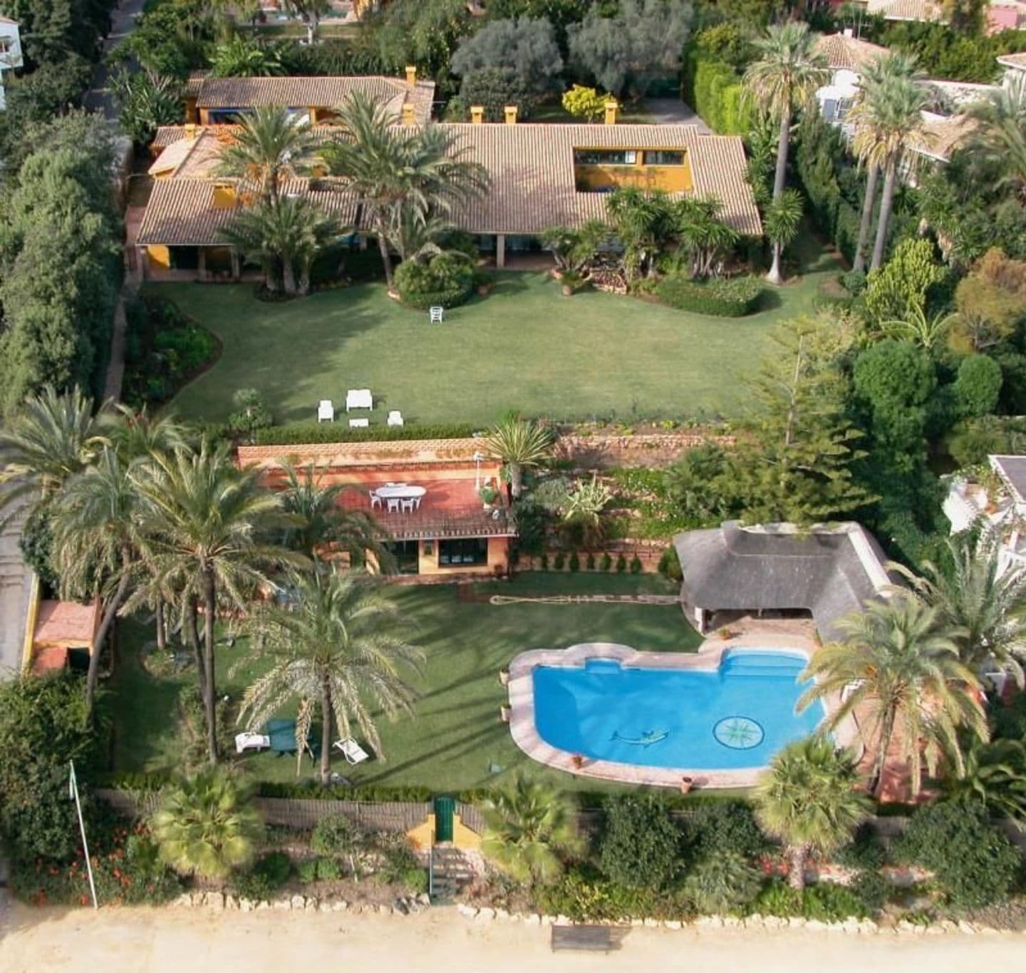 6-bedroom villa in Marina Puente Romano
