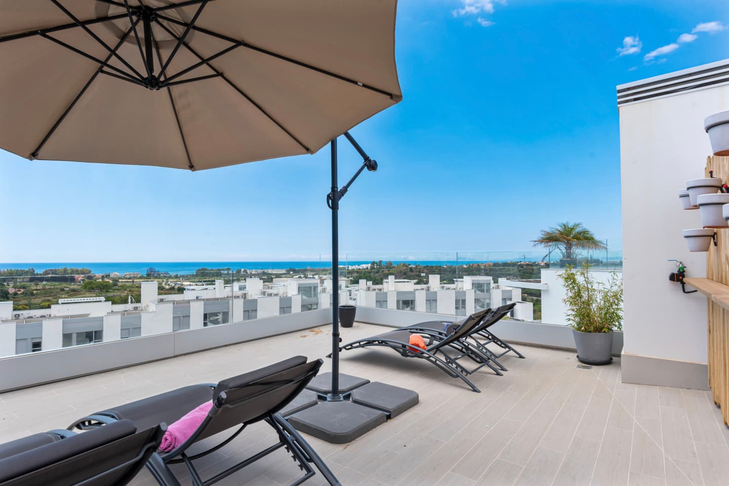 2-bedroom penthouse in Estepona